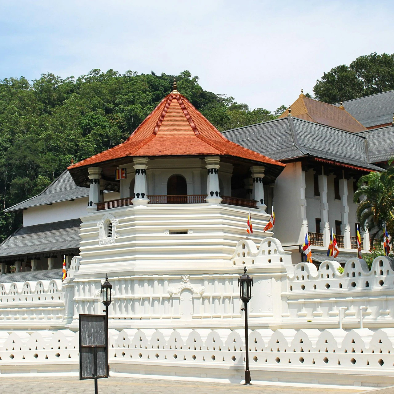Temple de la Dent Relique Kandy Sri Lanka - Site sacré bouddhiste